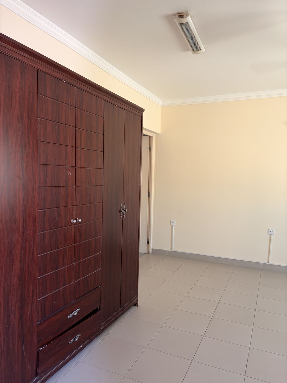 Gudaibiya, Apartments, Flats, Houses & Villas, BHD 160/month,  1 BR,  Flat For Rent &ndash; Neda Building, Gudaibiya ( Near To Swiss International Palace Hotel)