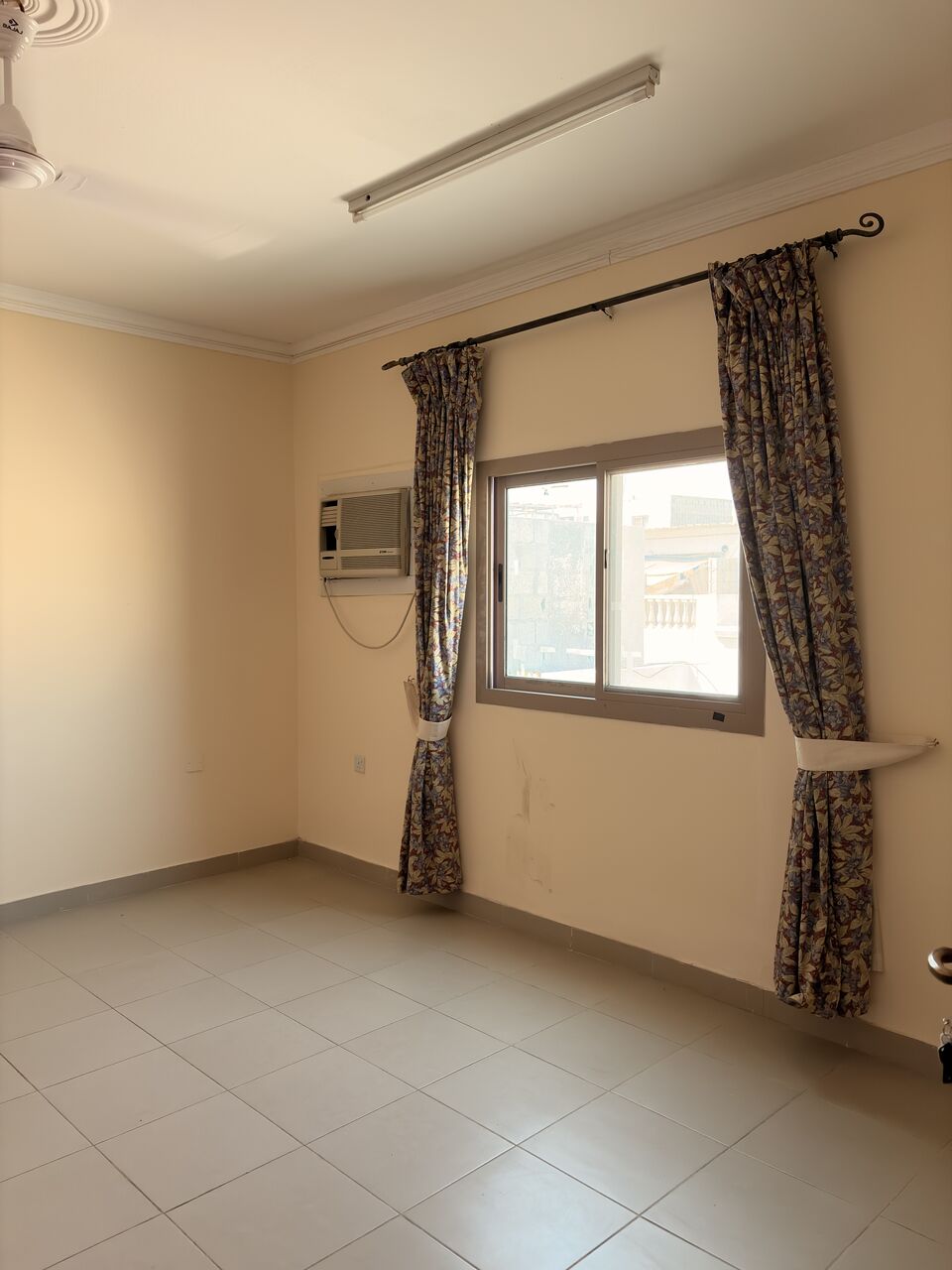 Gudaibiya, Apartments, Flats, Houses & Villas, BHD 160/month,  1 BR,  Flat For Rent &ndash; Neda Building, Gudaibiya ( Near To Swiss International Palace Hotel)
