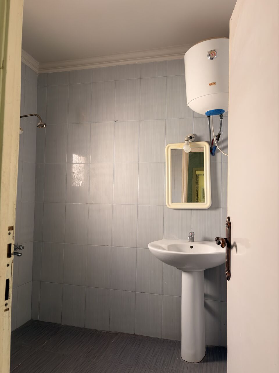 Gudaibiya, Apartments, Flats, Houses & Villas, BHD 160/month,  1 BR,  Flat For Rent &ndash; Neda Building, Gudaibiya ( Near To Swiss International Palace Hotel)