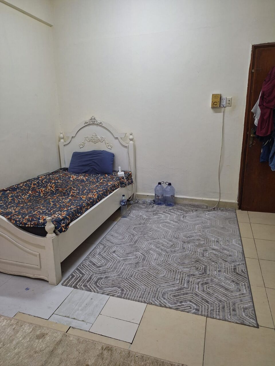 Dammam, Housing Exchanges, Batchler Furnished Room Avalible.Dammam