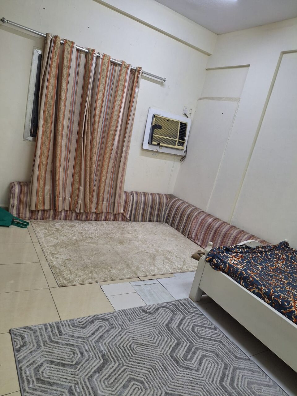Dammam, Housing Exchanges, Batchler Furnished Room Avalible.Dammam