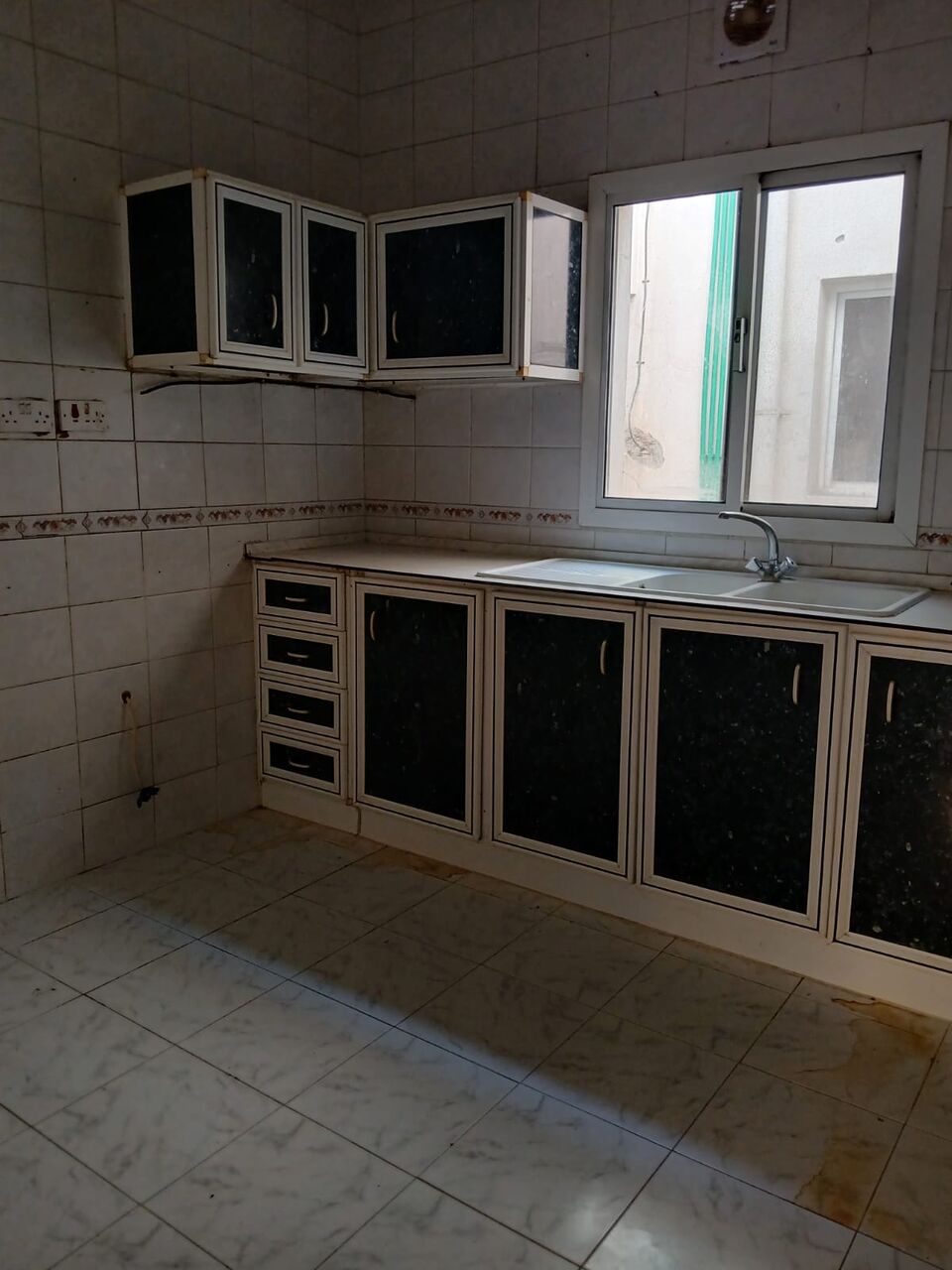 Hoora, Apartments, Flats, Houses & Villas, BHD 180/month,  2 BR,  Unfurnished Flat Available In Hoora (Hoora 02)