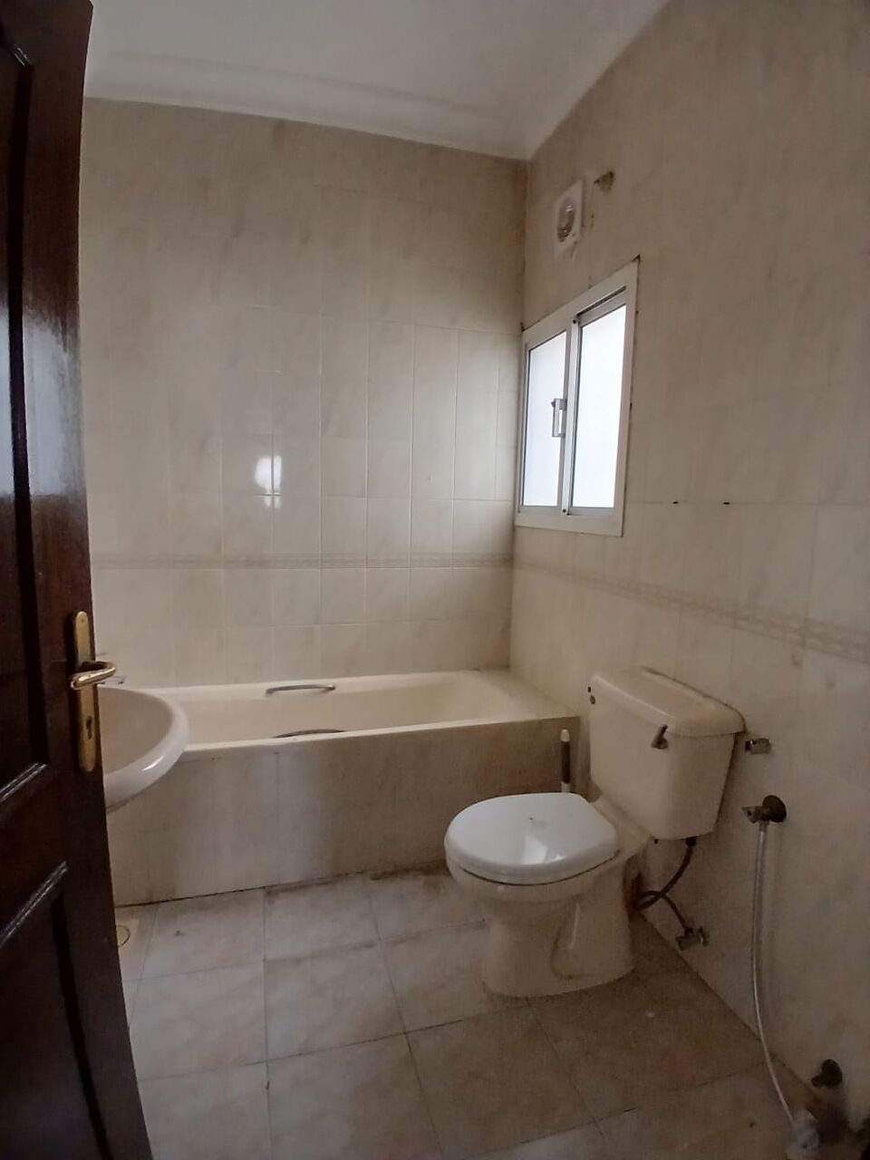 Hoora, Apartments, Flats, Houses & Villas, BHD 180/month,  2 BR,  Unfurnished Flat Available In Hoora (Hoora 02)