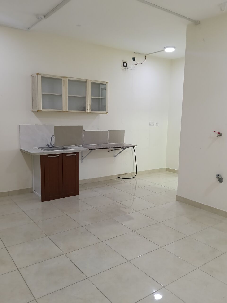 Gudaibiya, Apartments, Flats, Houses & Villas, BHD 150/month,  1 BR,  1 Bedroom Unfurnished Flat For Rent With Ewa