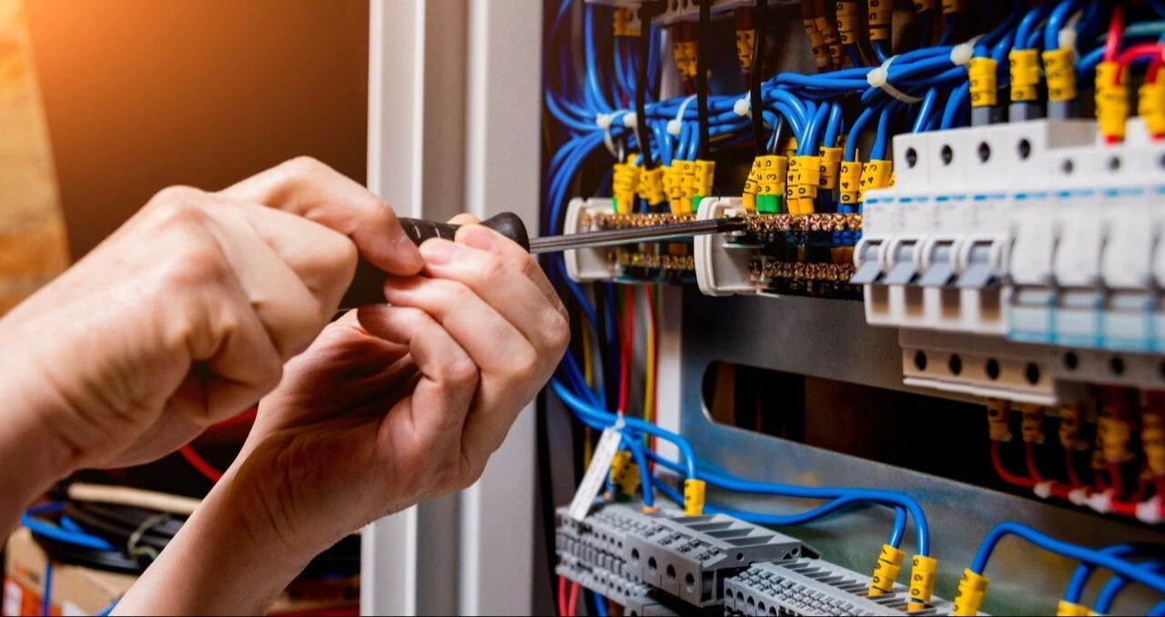 Abu Dhabi, Construction, Electrician Services Abu Dhabi