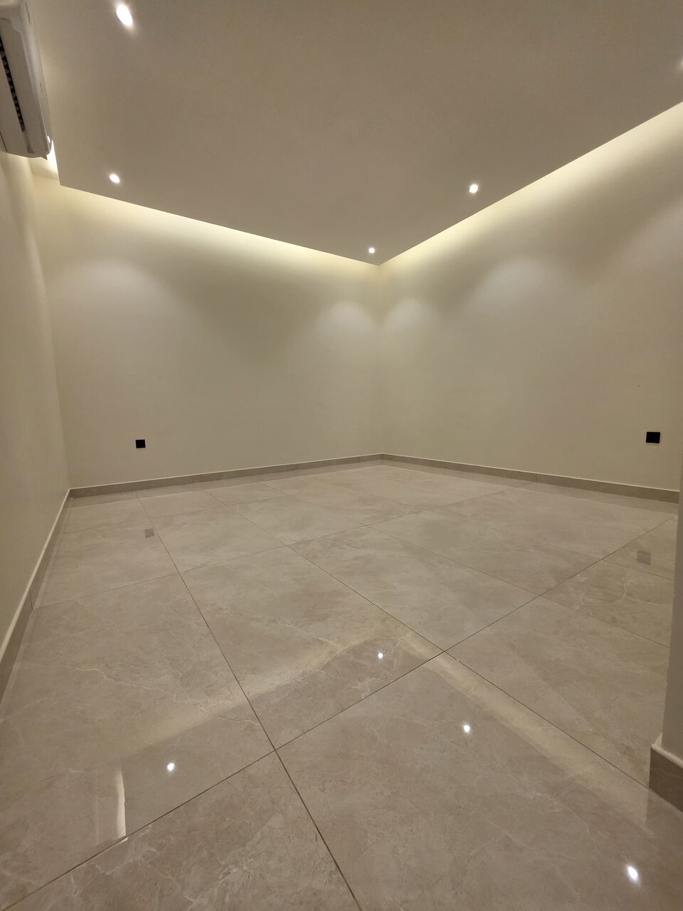 Khobar, Apartments, Flats, Houses & Villas, SAR 26/year,  2 BR,  Family Apartment For Rent (Two Rooms, Hall, Bathrooms, Kitchen, Air Conditioned, Split Pas