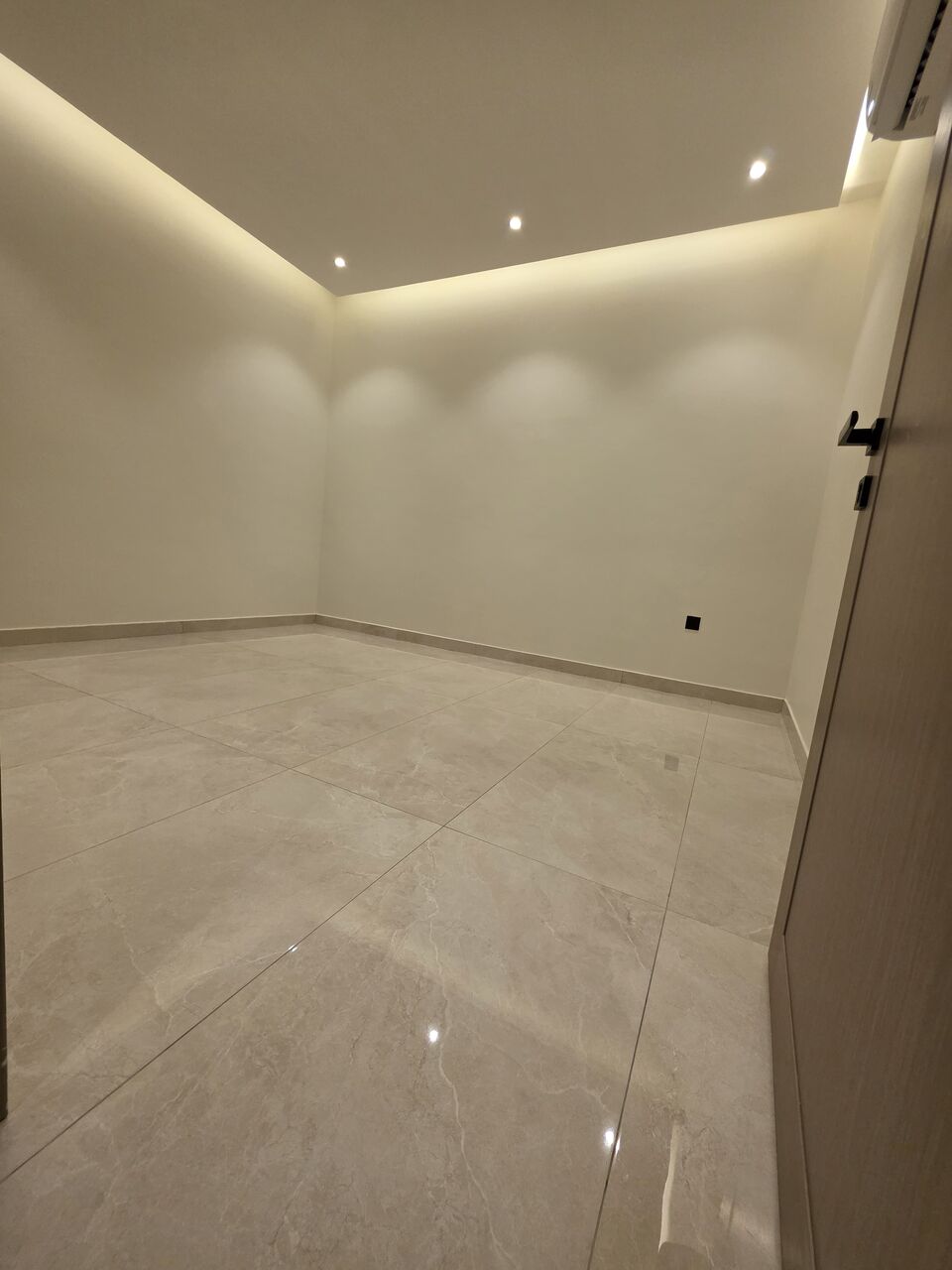 Khobar, Apartments, Flats, Houses & Villas, SAR 26/year,  2 BR,  Family Apartment For Rent (Two Rooms, Hall, Bathrooms, Kitchen, Air Conditioned, Split Pas