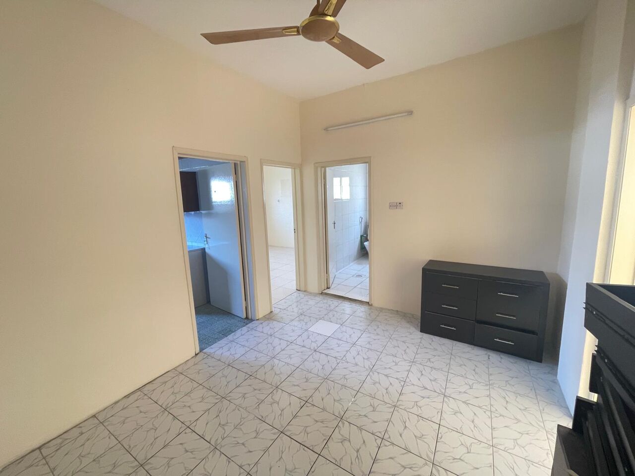 Janabiya, Apartments, Flats, Houses & Villas, BHD 160/month,  3 BR,  3 Bedroom Flat In Janabiyah Without Ewa