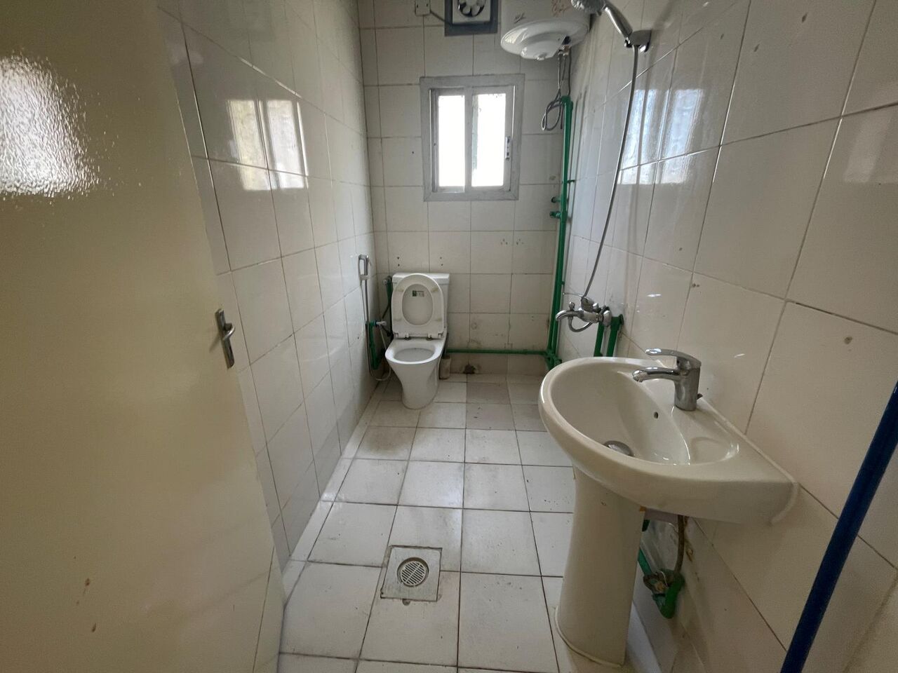 Janabiya, Apartments, Flats, Houses & Villas, BHD 160/month,  3 BR,  3 Bedroom Flat In Janabiyah Without Ewa