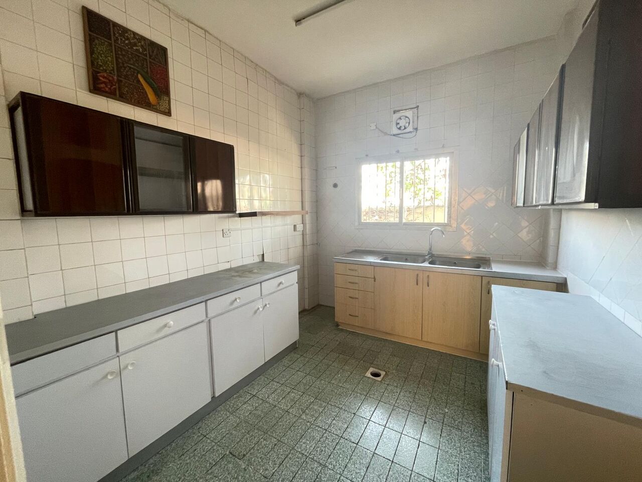 Janabiya, Apartments, Flats, Houses & Villas, BHD 160/month,  3 BR,  3 Bedroom Flat In Janabiyah Without Ewa