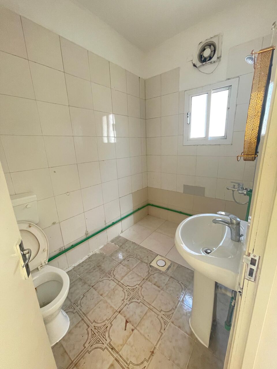 Janabiya, Apartments, Flats, Houses & Villas, BHD 160/month,  3 BR,  3 Bedroom Flat In Janabiyah Without Ewa