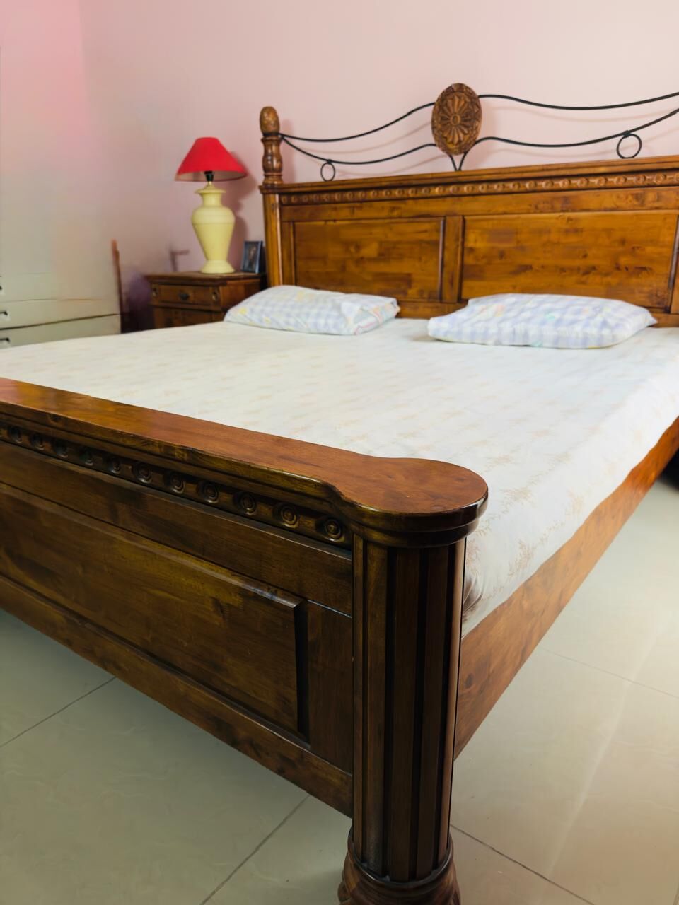 Jeddah, Furniture, SAR 2000,  🛏️ KING-SIZE BEDROOM SET FOR SALE – ₹2,000 SAR