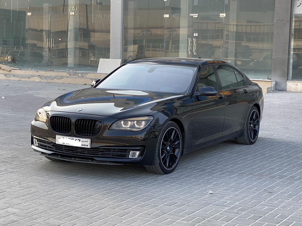 Manama, Vehicles, Cars & Trucks , BHD 3900,  BMW 750Li,  2013,  Automatic,  129700 KM,    (Black)