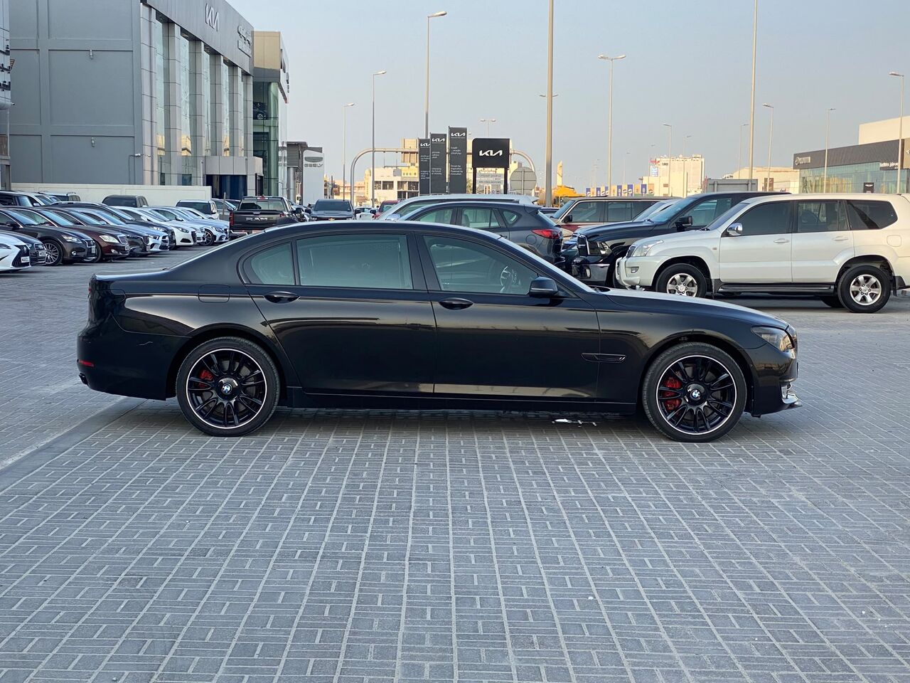 Manama, Vehicles, Cars & Trucks , BHD 3900,  BMW 750Li,  2013,  Automatic,  129700 KM,    (Black)