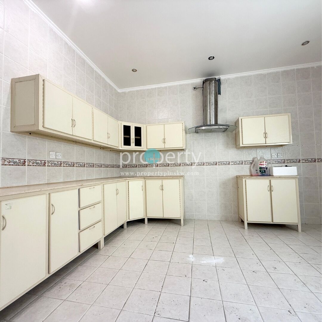 Adan, Villas, KWD 2500,  SPACIOUS SEVEN BEDROOM VILLA AVAILABLE IN ADAN
