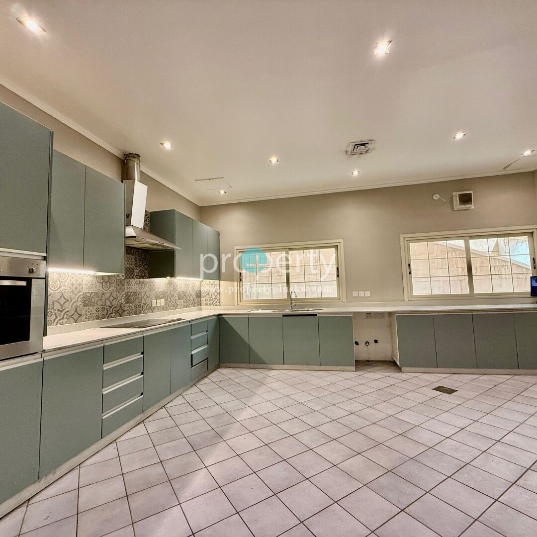 Adan, Villas, KWD 2500,  SPACIOUS SEVEN BEDROOM VILLA AVAILABLE IN ADAN