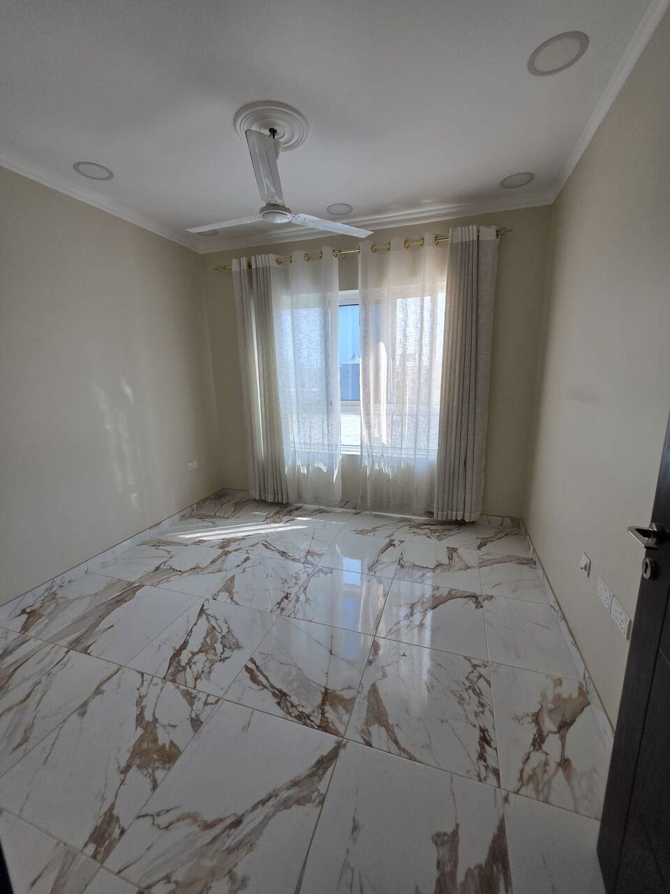 Hidd, Apartments, Flats, Houses & Villas, BHD 200,  3 BR,  Flat For Rent In Hidd