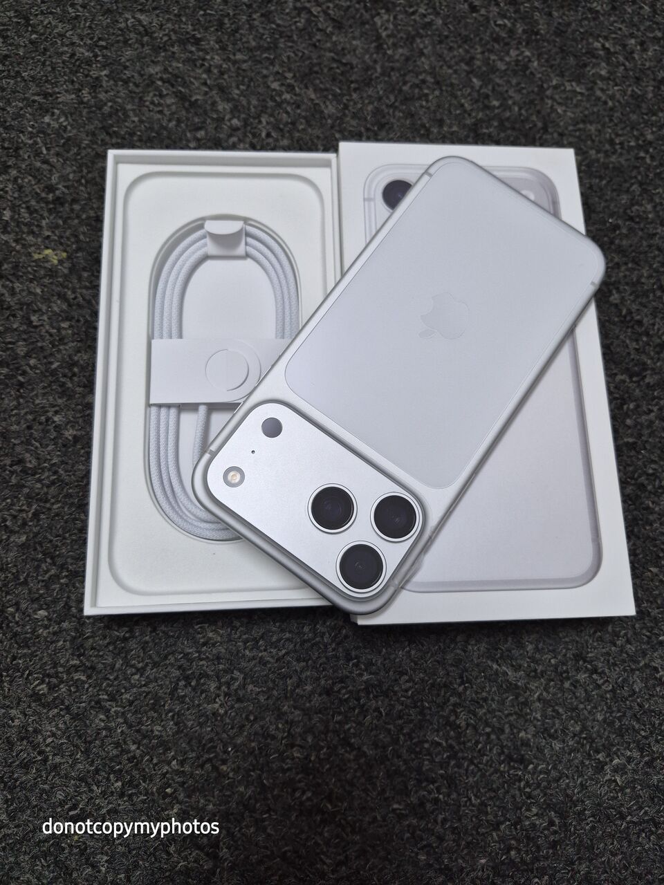 Al Rahmaniyah, Mobile Phones, SAR 4650,  IPhone 17 Pro Max 256gb Silver