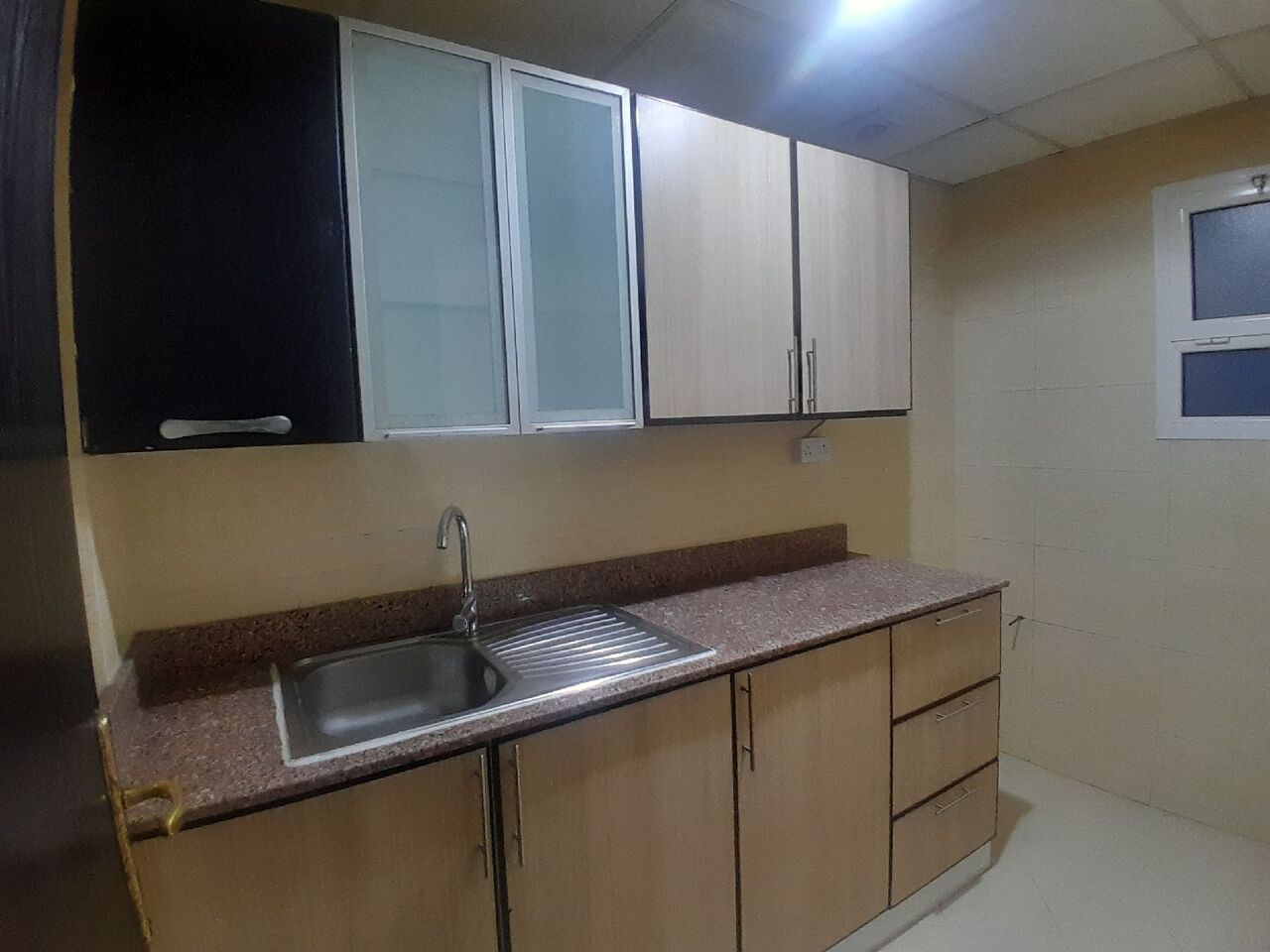 Manama, Apartments, Flats, Houses & Villas, BHD 220/month,  1 BR,  𝐆𝐮𝐝𝐚𝐢𝐛𝐢𝐲𝐚:- 𝐑𝐨𝐨𝐟𝐭𝐨𝐩 1𝐁𝐇𝐊 𝐔𝐧𝐟𝐮𝐫𝐧
