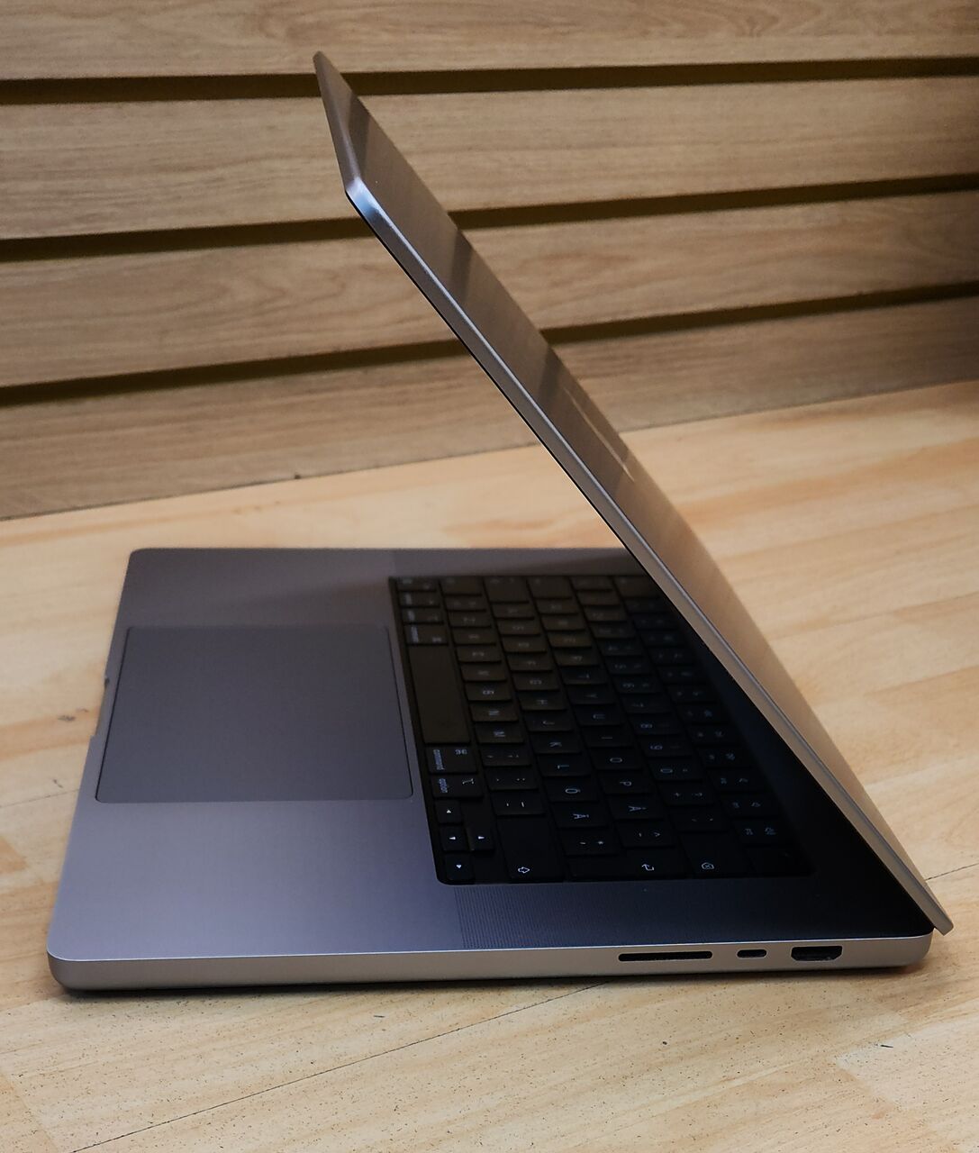 Riyadh, Computers, SAR 5199,  MacBook Pro M1 16&rdquo; RAM: 32GB SSD:512GB GPU:16CORE CPU:10core BC:561(84%)