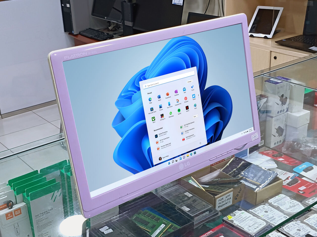 Riffa, Computers, BHD 13,  LG Slim Lightweight 19 Inch Monitor HD Beautiful And Compact 13 BD Only