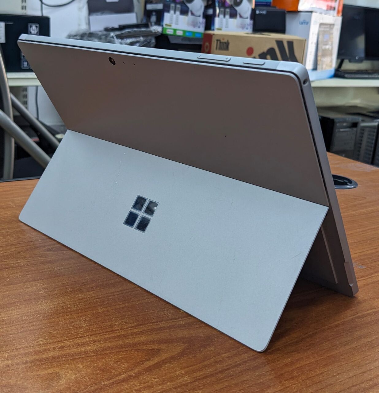 Manama, Computers, BHD 113,  Microsoft Surface Pro Coe I5 8th Generation Detachable Business Touch Laptop+Tablet 2 In 1