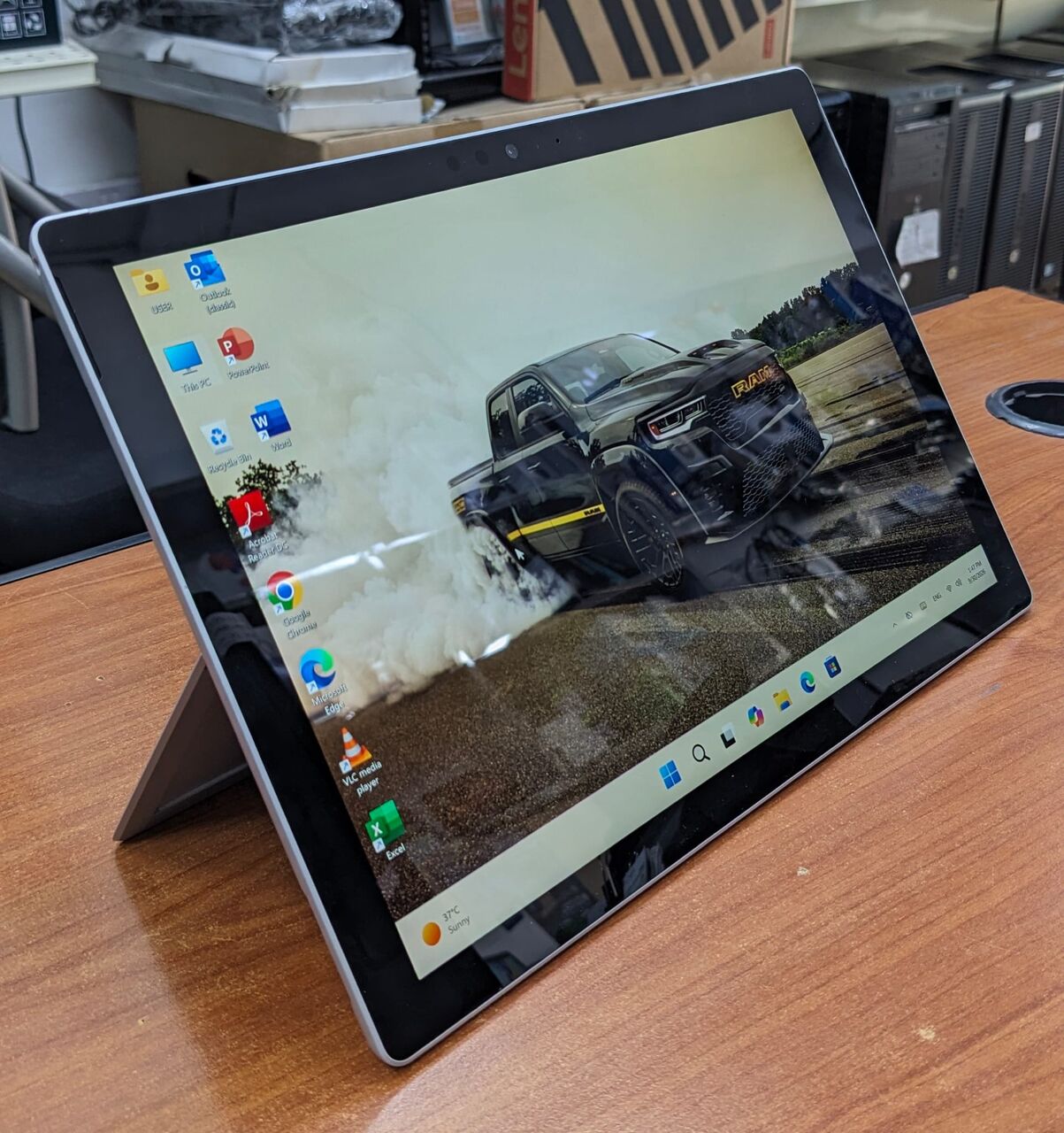 Manama, Computers, BHD 113,  Microsoft Surface Pro Coe I5 8th Generation Detachable Business Touch Laptop+Tablet 2 In 1