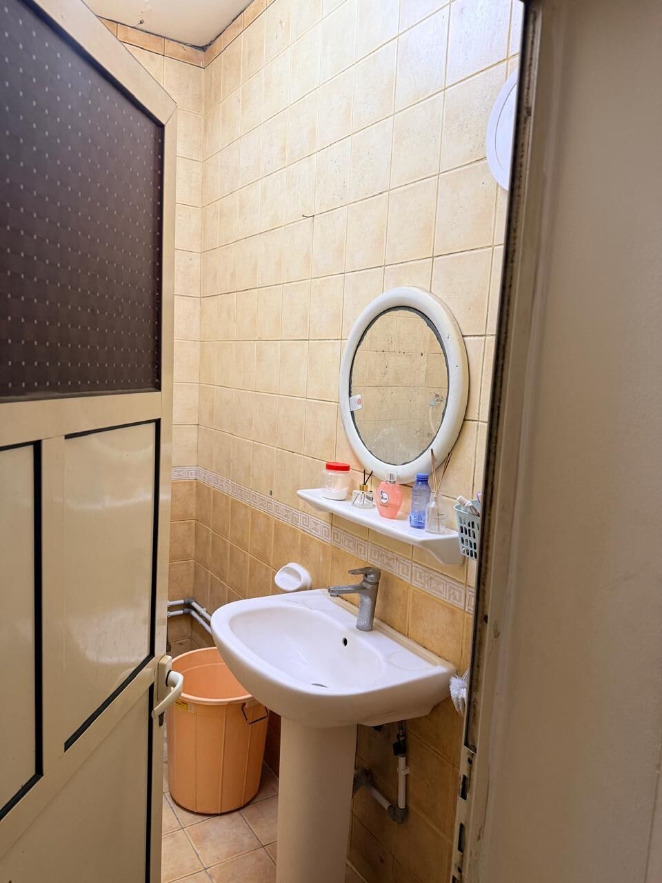 East Riffa, Apartments, Flats, Houses & Villas, BHD 60/month,  2 BR,  Sharing Flat Available 60 Bd For Rent Indian Family Or Single Lady....