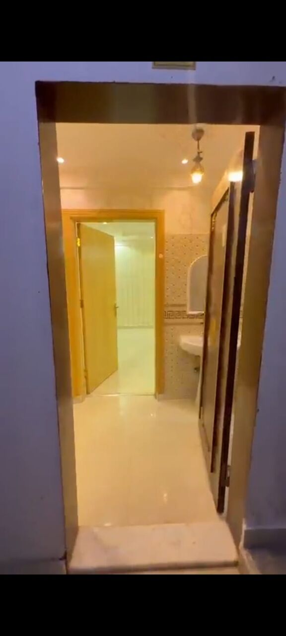 Al Naseem, Apartments, Flats, Houses & Villas, SAR 30000/year,  3 BR,  Family Apartment First Floor With Large 3 Beadrooms And 2 Bath Well Located Inside Buildin