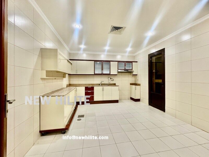 Kuwait City, Villas, KWD 1000,  Spacious 4BR Floor For Rent In Al Siddeeq