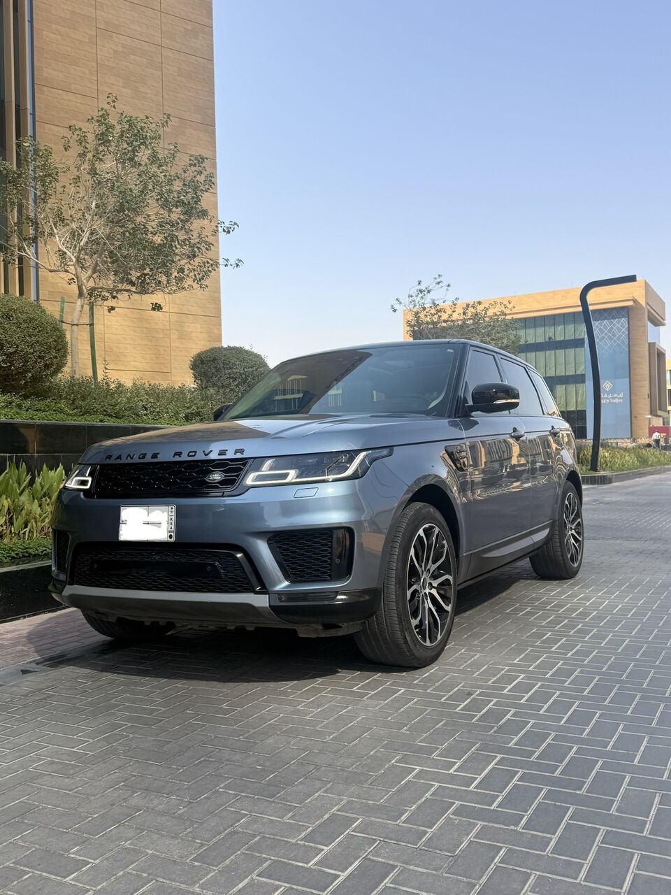 Riyadh, Vehicles, Cars & Trucks , SAR 145,  Range Rover Sport SE,  2019,  Automatic,  139000 KM,    &ndash; Excellent Condition | Agency Warranty