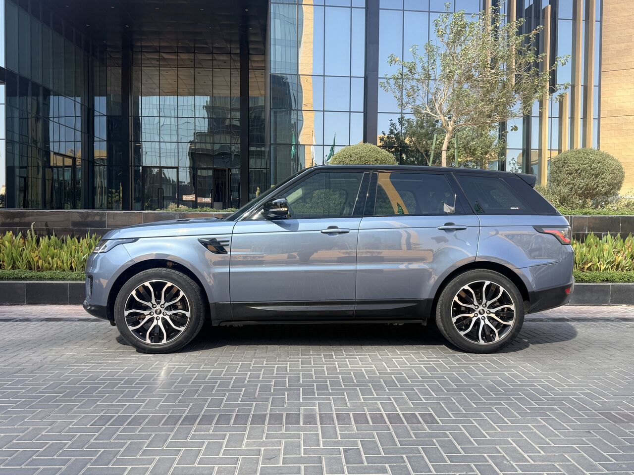 Riyadh, Vehicles, Cars & Trucks , SAR 145,  Range Rover Sport SE,  2019,  Automatic,  139000 KM,    &ndash; Excellent Condition | Agency Warranty