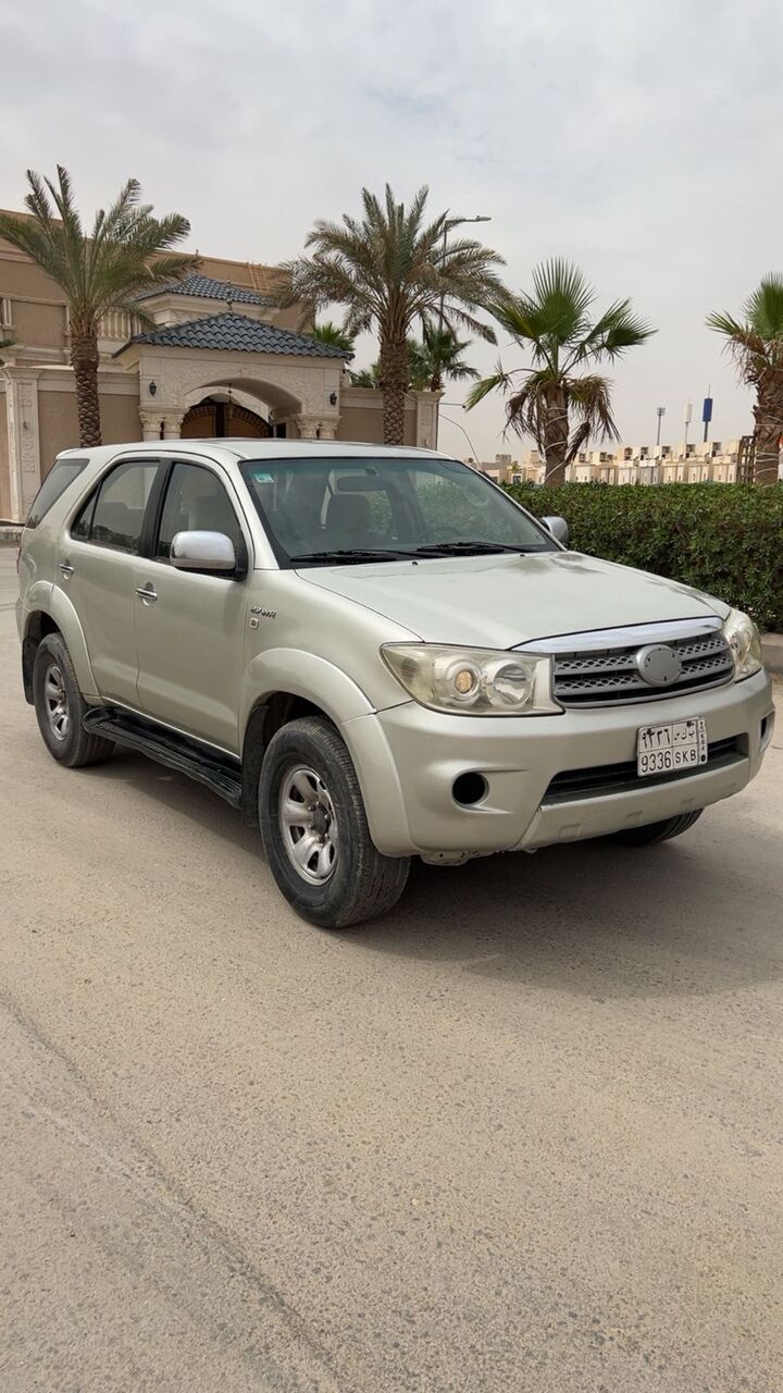 Riyadh, Vehicles, Cars & Trucks , SAR 28000,  Toyota Fortuner,  2011,  Automatic,  450000 KM,
