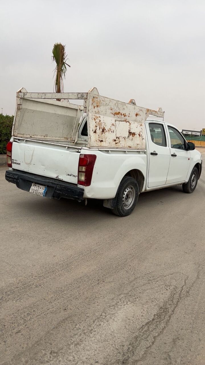Riyadh, Vehicles, Cars & Trucks , SAR 28000,  Isuzu D-MAX,  2016,  Manual,  400000 KM,