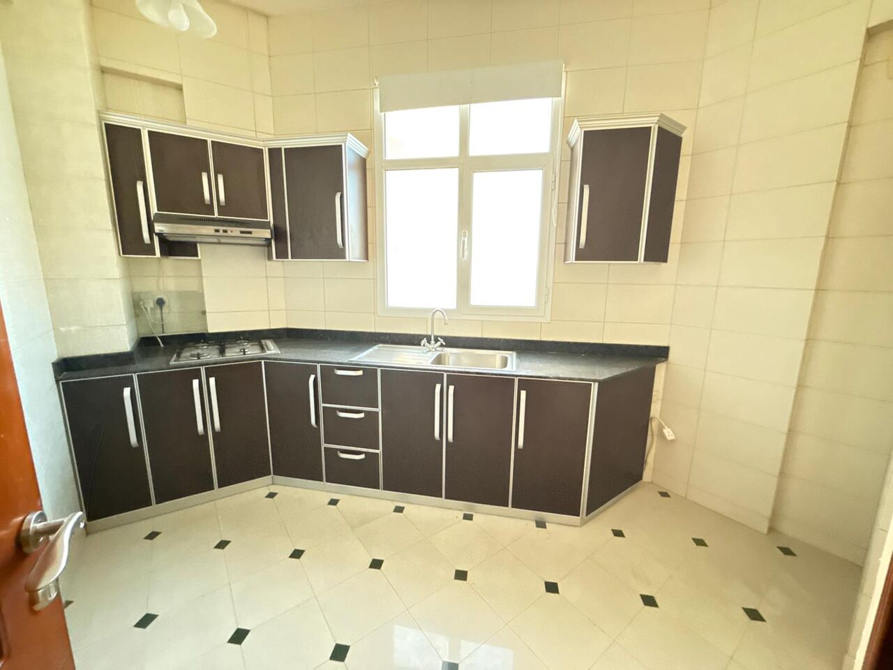 Zinj, Apartments, Flats, Houses & Villas, BHD 230/month,  2 BR,  150 Sq. Meter,  Spacious Apartment/C AC/Closed Kitchen/Store