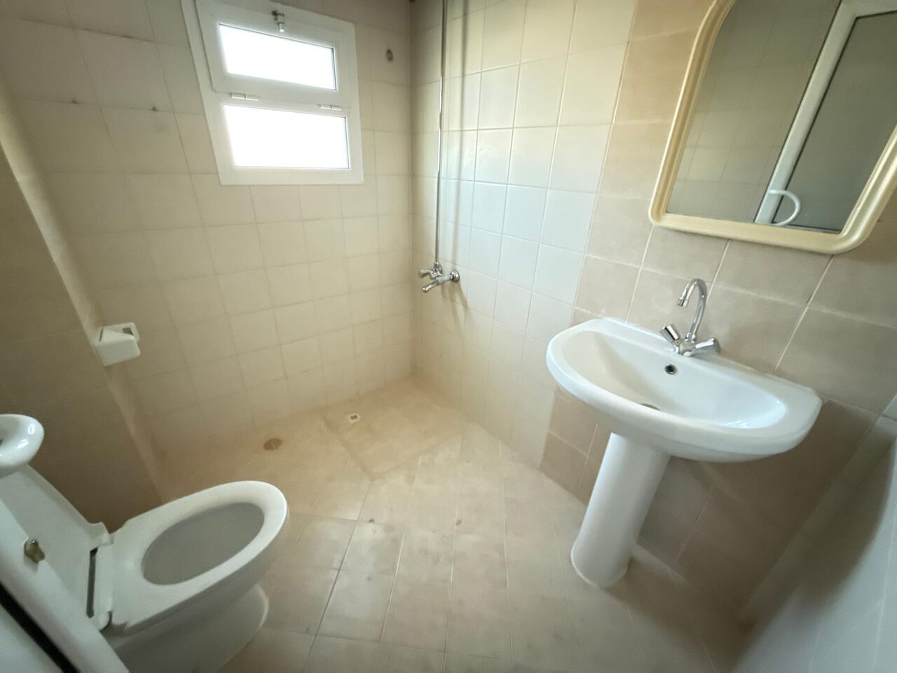 Zinj, Apartments, Flats, Houses & Villas, BHD 230/month,  2 BR,  150 Sq. Meter,  Spacious Apartment/C AC/Closed Kitchen/Store