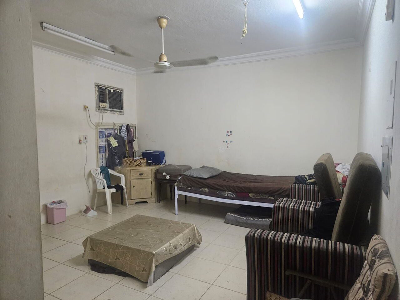 Dammam, Apartments, Flats, Houses & Villas, SAR 8500/year,  Furnished,  1 BR,  Two Window ACs, A Washing Machine, A Bed, A Wardrobe, And Related Items.