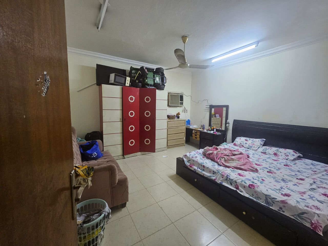 Dammam, Apartments, Flats, Houses & Villas, SAR 8500/year,  Furnished,  1 BR,  Two Window ACs, A Washing Machine, A Bed, A Wardrobe, And Related Items.