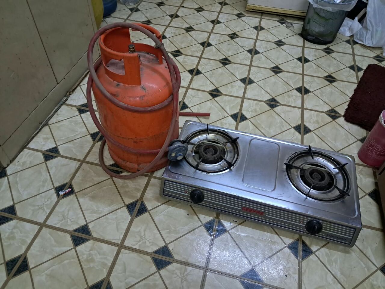 Al Wizarat, Appliances, SAR 350,  Gas Cylinder And Stove For Sell