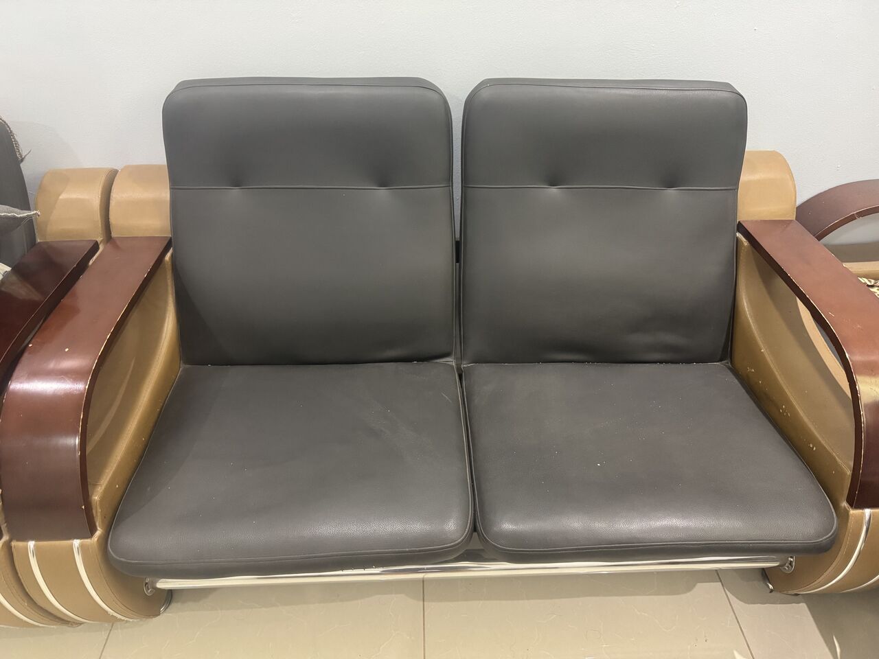 Dammam, Furniture, Good Condition Sofa For Sale&hellip;Steel Structure Leather Finish..7 Seater(3+2+1+1)
