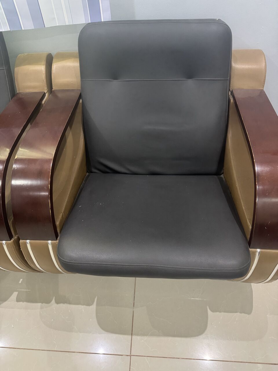 Dammam, Furniture, Good Condition Sofa For Sale&hellip;Steel Structure Leather Finish..7 Seater(3+2+1+1)