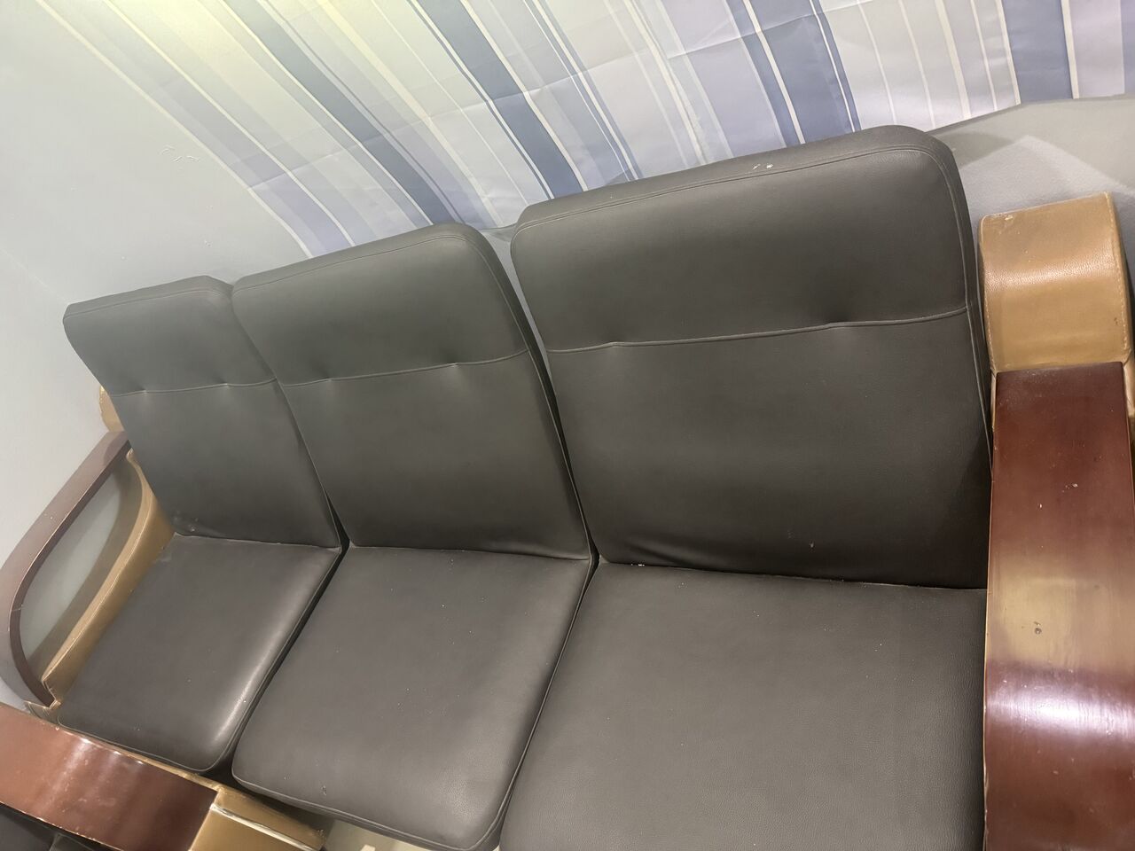 Dammam, Furniture, Good Condition Sofa For Sale&hellip;Steel Structure Leather Finish..7 Seater(3+2+1+1)