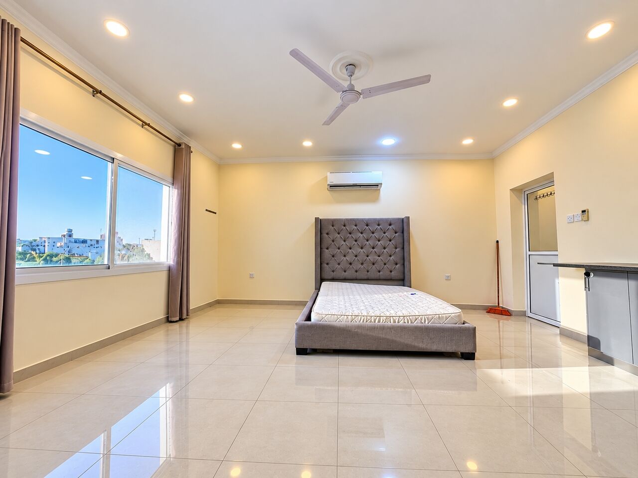 Hidd, Apartments, Flats, Houses & Villas, BHD 150/year,  1 BR,  Al Hidd City/High-end Apartment For Rent Furnished With All Inclusive Electricity