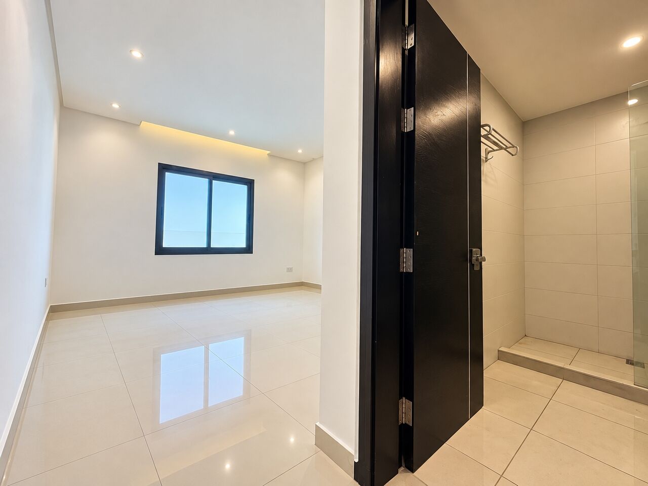 Hidd, Apartments, Flats, Houses & Villas, BHD 270/year,  2 BR,  Al Hidd City/High-end Apartment For Rent With AC & Curtains Including Electricity