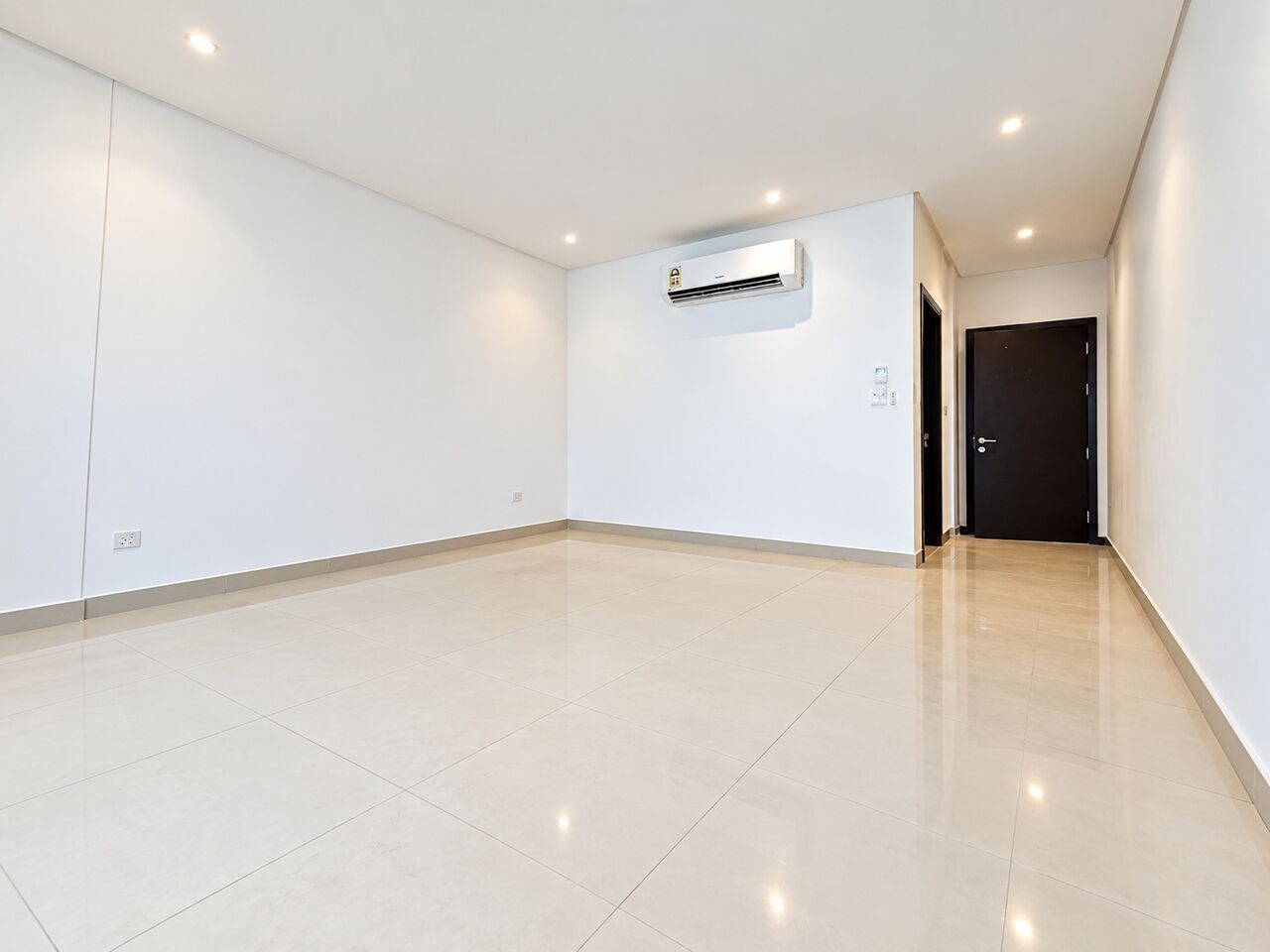 Hidd, Apartments, Flats, Houses & Villas, BHD 270/year,  2 BR,  Al Hidd City/High-end Apartment For Rent With AC & Curtains Including Electricity