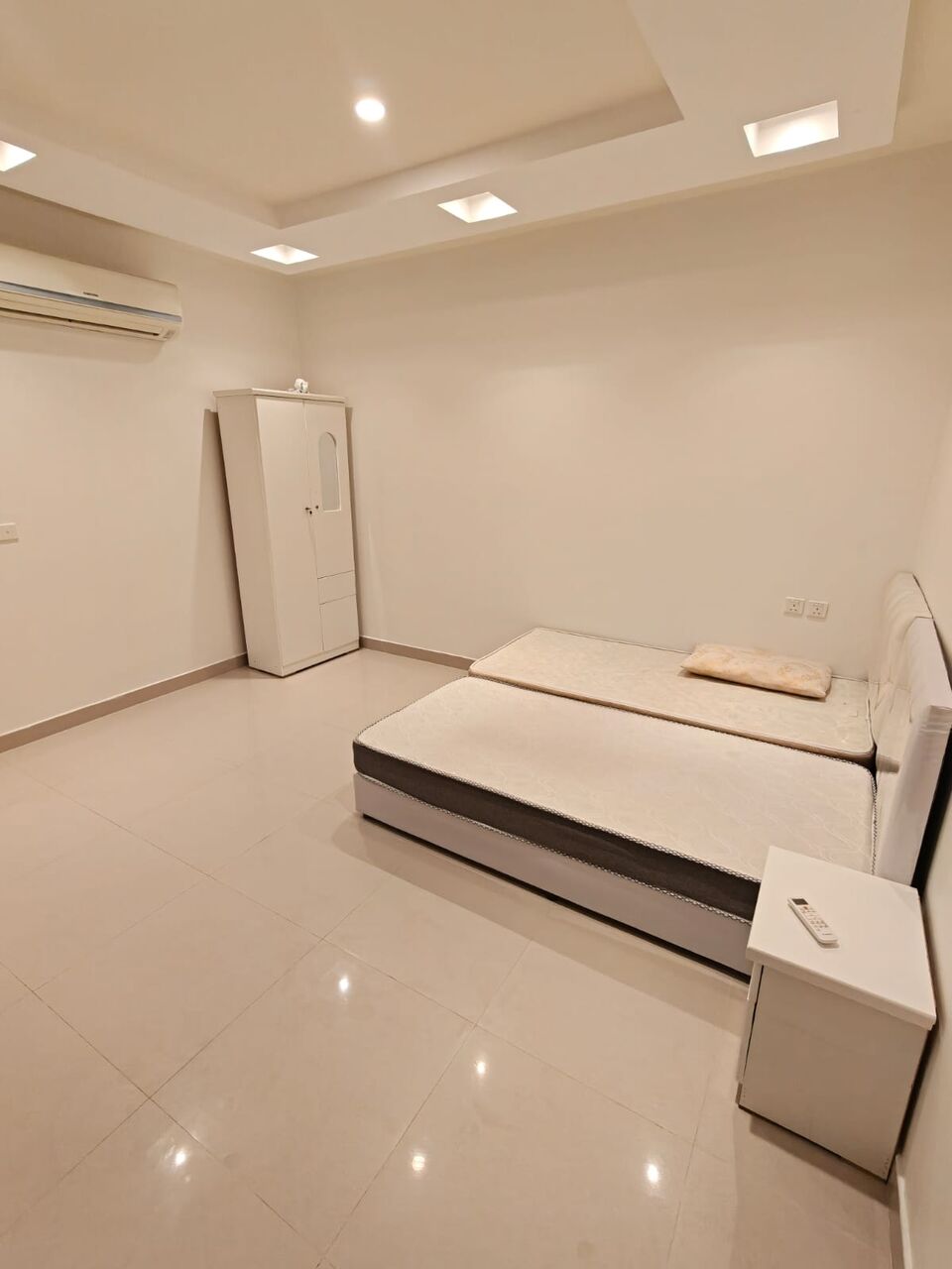 Riyadh, Rooms for Rent, SAR 1800/month,  One Big Room With Bath Room Separate Entrance In A Villa . Neat And Clean.