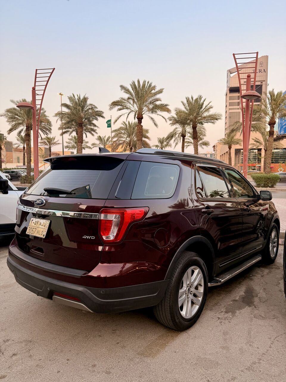 Al Malaz, Vehicles, Cars & Trucks , SAR 76000,  Ford Explorer,  2019,  Automatic,  129000 KM,  FOR SALE &mdash;   XLT 4WD Factory Paint | Service Records | 7 Seats