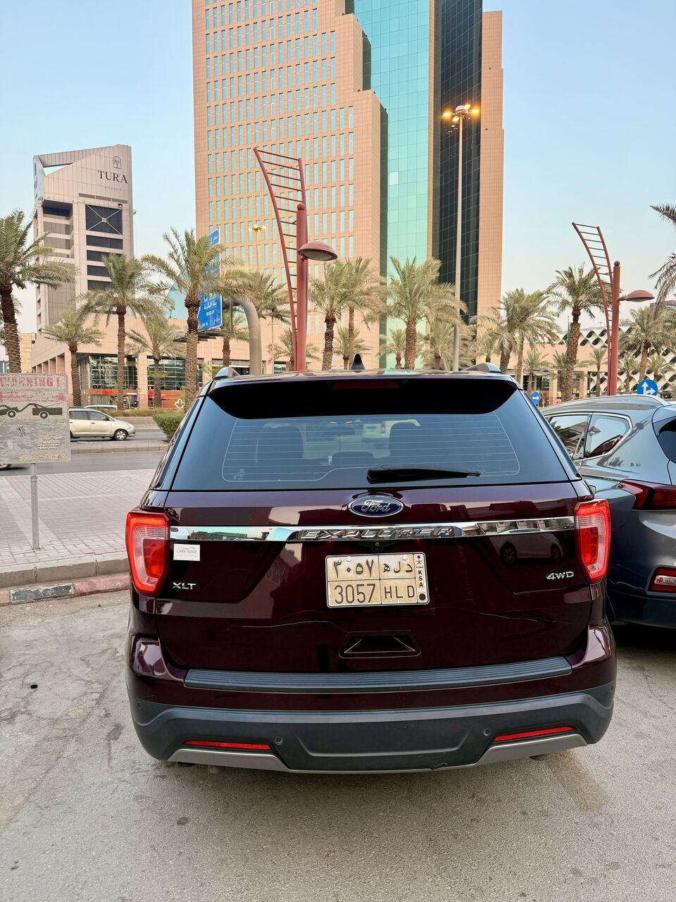 Al Malaz, Vehicles, Cars & Trucks , SAR 76000,  Ford Explorer,  2019,  Automatic,  129000 KM,  FOR SALE &mdash;   XLT 4WD Factory Paint | Service Records | 7 Seats