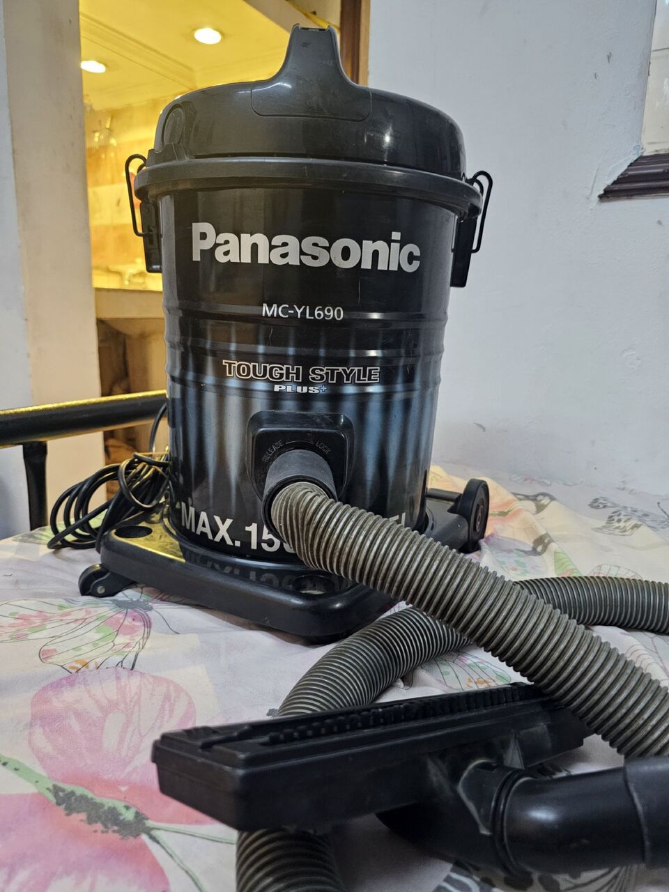 Dammam, Household Items, SAR 150,  Panasonic MC-YL690  Vaccum Cleaner.