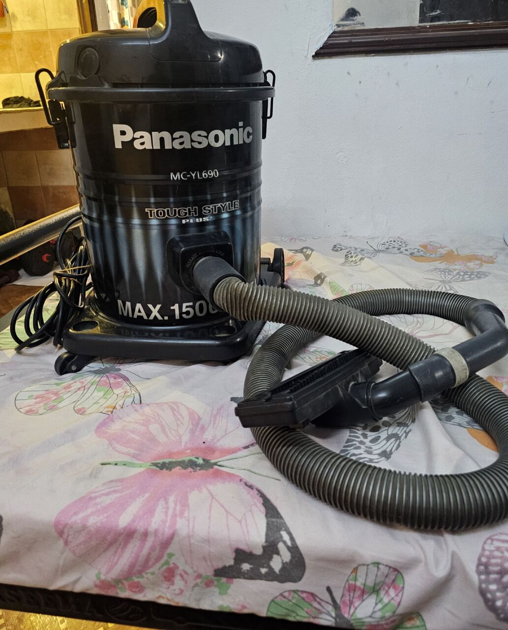 Dammam, Household Items, SAR 150,  Panasonic MC-YL690  Vaccum Cleaner.